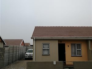 2 Bed House in Pelikan Park