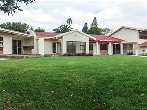 5 Bed House in Mossel Bay Central