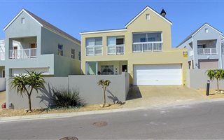 4 Bedroom House in Big Bay