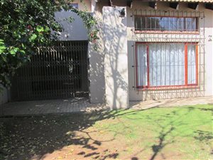 3 Bed Duplex in Woodmead Springs