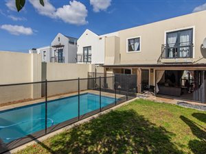 3 Bed House in Kelderhof Country Village