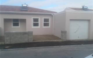 2 Bedroom Simplex in Lentegeur