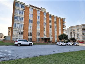 2 Bed Apartment in Humewood