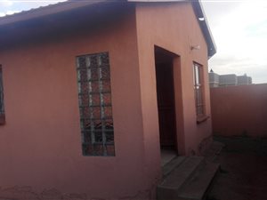 3 Bed House in Vosloorus South