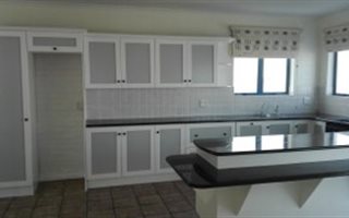 4 Bedroom House in Paradise Beach
