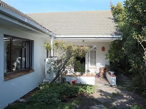 3 Bed House in Kirstenhof
