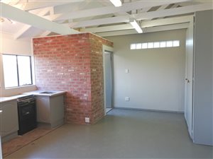 Bachelor apartment in Lynnwood Manor