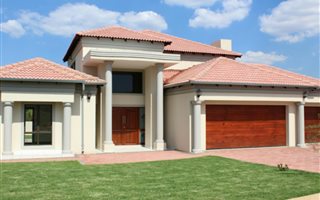 4 Bedroom House in Blue Valley Golf Estate
