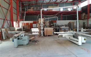 950 m² Industrial space in Industria North