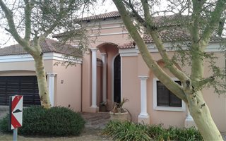 5 Bedroom House in Blue Valley Golf Estate