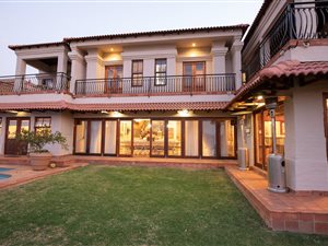 4 Bed House in Silver Lakes Golf Estate