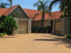 6 Bed House in Selcourt