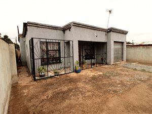 3 Bed House in Etwatwa