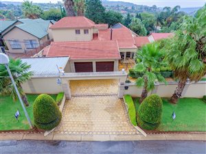 4 Bed House in Helderkruin