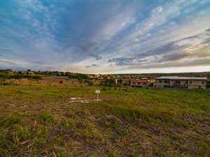 691 m² Land available in Eagle Canyon Golf Estate
