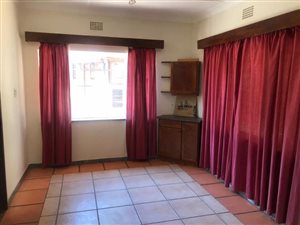 2 Bed House in Fontainebleau