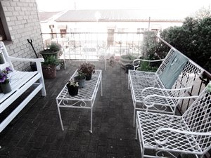 2 Bed Apartment in De Bakke