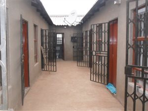 8 Bed Flat in Vosloorus
