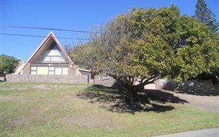 3 Bedroom House in Paradise Beach