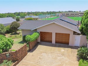 4 Bed House in Highway Gardens