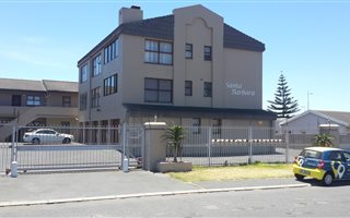 2 Bedroom Apartment in Bloubergrant