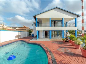 6 Bed House in Starwood