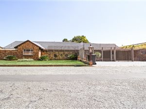 4 Bed House in Edelweiss