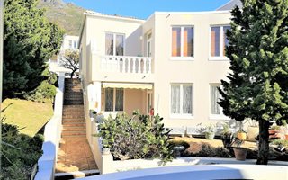 3 Bedroom Townhouse in Vredehoek