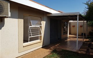 3 Bedroom Townhouse in Vanderbijlpark SE3