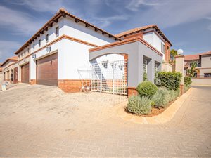 3 Bed Townhouse in Bronberg