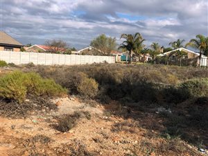 1100 m² Land available in Oudtshoorn