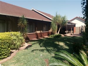 4 Bed House in Dorandia