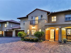3 Bed House in Craighall Park