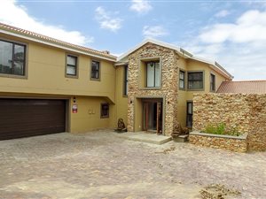 6 Bedroom House in Eastford Country Estate