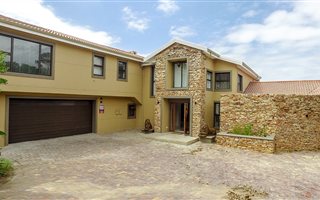 6 Bedroom House in Eastford Country Estate