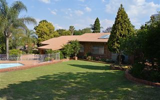 5 Bedroom House in Waterkloof Heights
