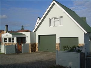4 Bedroom House in Still Bay West