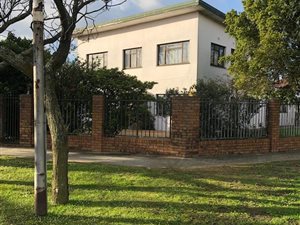 5 Bed House in Pinelands