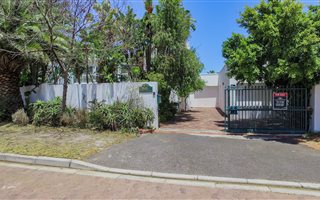 4 Bedroom House in Marina Da Gama