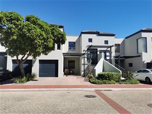 3 Bed Townhouse in Century City