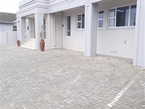 280 m² Commercial space in Beacon Bay