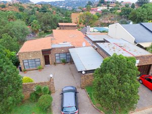 5 Bed House in Oakdene