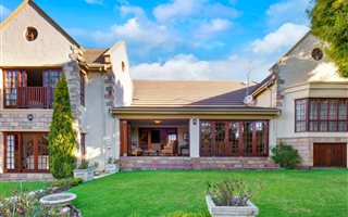 3 Bedroom Cluster in Bryanston West