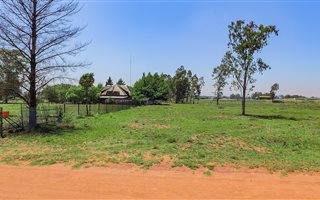 1.6 ha Land available in Highbury