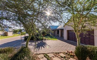 3 Bedroom House in The Meadows