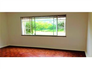 2 Bed Flat in Rosebank