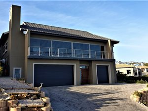4 Bed House in Pinnacle Point Golf Estate