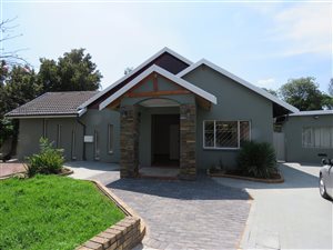 4 Bed House in Constantia Park