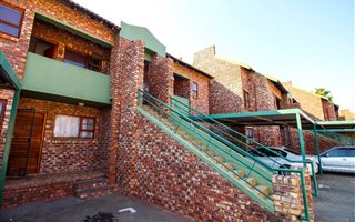 2 Bedroom Townhouse in Langenhoven Park