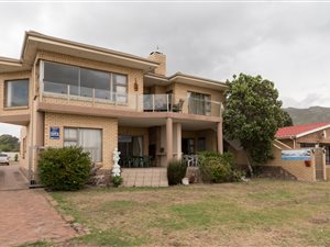 11 Bed House in Kleinmond